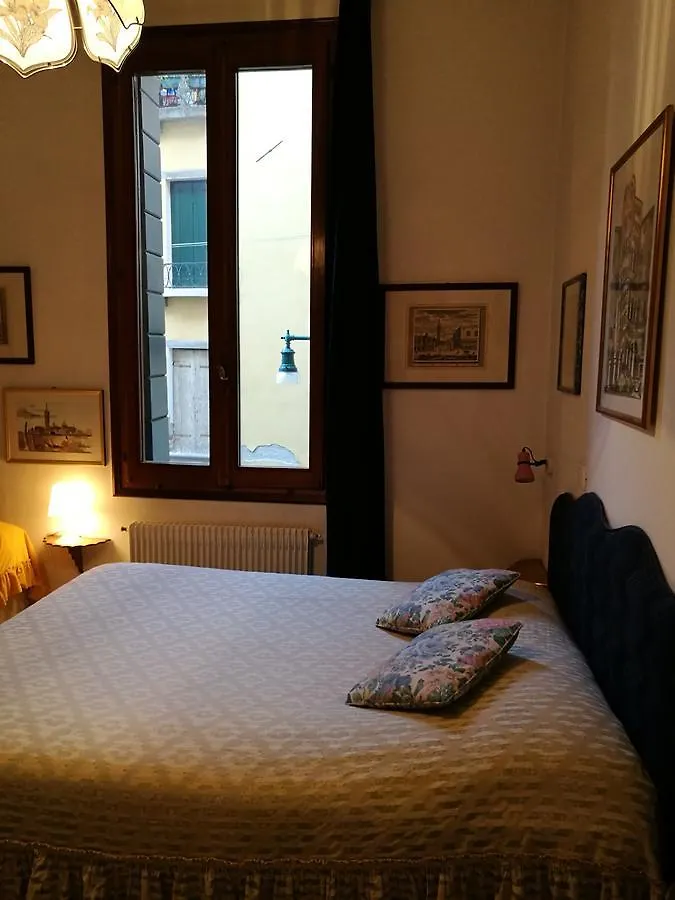 *** Guest house Alloggi Alla Scala Del Bovolo Venice Italy